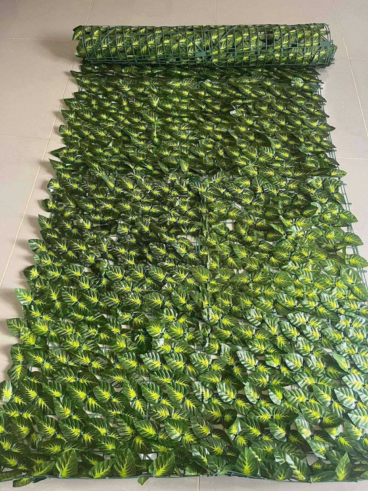 Rollo de hojas artificiales Veteado